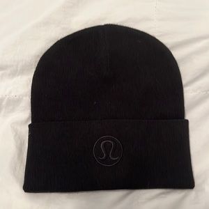 Black lululemon warm revelation beanie